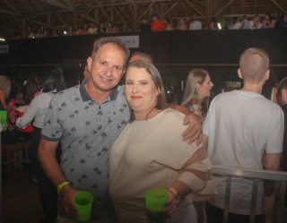 
<a style='margin-left: 5px;' class='btn btn-xs btn-social btn-facebook' href='https://www.facebook.com/sharer/sharer.php?u=https://galeramix.s01.web.getmuller.com.br/imagem/a117/800-800-90/conteudo/site_galerias/117/costelaco-junior-seco-2022-galera-mix-95.jpg' rel='popup' data-width='500' data-height='400'><i class='fa fa-facebook'></i>Compartilhar <span class='hidden-xs'>no Facebook</span>
</a> 
<a class='btn btn-default btn-xs' target='_blank' href='imagem/a117/800-800-90/conteudo/site_galerias/117/costelaco-junior-seco-2022-galera-mix-95.jpg'>
<span class='glyphicon glyphicon-cloud-download'></span> Salvar
</a>
