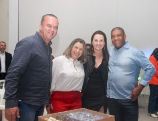 
<a style='margin-left: 5px;' class='btn btn-xs btn-social btn-facebook' href='https://www.facebook.com/sharer/sharer.php?u=https://galeramix.s01.web.getmuller.com.br/imagem/a118/800-800-90/conteudo/site_galerias/118/0095.jpg' rel='popup' data-width='500' data-height='400'><i class='fa fa-facebook'></i>Compartilhar <span class='hidden-xs'>no Facebook</span>
</a> 
<a class='btn btn-default btn-xs' target='_blank' href='imagem/a118/800-800-90/conteudo/site_galerias/118/0095.jpg'>
<span class='glyphicon glyphicon-cloud-download'></span> Salvar
</a>
