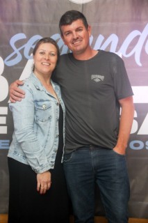 
<a style='margin-left: 5px;' class='btn btn-xs btn-social btn-facebook' href='https://www.facebook.com/sharer/sharer.php?u=https://galeramix.s01.web.getmuller.com.br/imagem/a118/800-800-90/conteudo/site_galerias/118/baile-100.jpg' rel='popup' data-width='500' data-height='400'><i class='fa fa-facebook'></i>Compartilhar <span class='hidden-xs'>no Facebook</span>
</a> 
<a class='btn btn-default btn-xs' target='_blank' href='imagem/a118/800-800-90/conteudo/site_galerias/118/baile-100.jpg'>
<span class='glyphicon glyphicon-cloud-download'></span> Salvar
</a>
