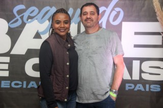 
<a style='margin-left: 5px;' class='btn btn-xs btn-social btn-facebook' href='https://www.facebook.com/sharer/sharer.php?u=https://galeramix.s01.web.getmuller.com.br/imagem/a118/800-800-90/conteudo/site_galerias/118/baile-101.jpg' rel='popup' data-width='500' data-height='400'><i class='fa fa-facebook'></i>Compartilhar <span class='hidden-xs'>no Facebook</span>
</a> 
<a class='btn btn-default btn-xs' target='_blank' href='imagem/a118/800-800-90/conteudo/site_galerias/118/baile-101.jpg'>
<span class='glyphicon glyphicon-cloud-download'></span> Salvar
</a>
