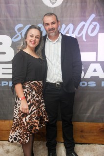 
<a style='margin-left: 5px;' class='btn btn-xs btn-social btn-facebook' href='https://www.facebook.com/sharer/sharer.php?u=https://galeramix.s01.web.getmuller.com.br/imagem/a118/800-800-90/conteudo/site_galerias/118/baile-106.jpg' rel='popup' data-width='500' data-height='400'><i class='fa fa-facebook'></i>Compartilhar <span class='hidden-xs'>no Facebook</span>
</a> 
<a class='btn btn-default btn-xs' target='_blank' href='imagem/a118/800-800-90/conteudo/site_galerias/118/baile-106.jpg'>
<span class='glyphicon glyphicon-cloud-download'></span> Salvar
</a>
