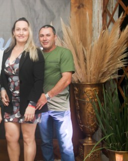 
<a style='margin-left: 5px;' class='btn btn-xs btn-social btn-facebook' href='https://www.facebook.com/sharer/sharer.php?u=https://galeramix.s01.web.getmuller.com.br/imagem/a118/800-800-90/conteudo/site_galerias/118/baile-109.jpg' rel='popup' data-width='500' data-height='400'><i class='fa fa-facebook'></i>Compartilhar <span class='hidden-xs'>no Facebook</span>
</a> 
<a class='btn btn-default btn-xs' target='_blank' href='imagem/a118/800-800-90/conteudo/site_galerias/118/baile-109.jpg'>
<span class='glyphicon glyphicon-cloud-download'></span> Salvar
</a>
