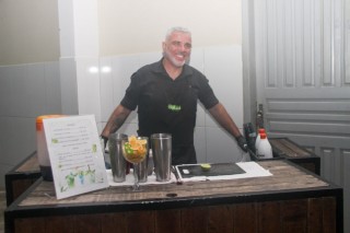 
<a style='margin-left: 5px;' class='btn btn-xs btn-social btn-facebook' href='https://www.facebook.com/sharer/sharer.php?u=https://galeramix.s01.web.getmuller.com.br/imagem/a118/800-800-90/conteudo/site_galerias/118/baile-126.jpg' rel='popup' data-width='500' data-height='400'><i class='fa fa-facebook'></i>Compartilhar <span class='hidden-xs'>no Facebook</span>
</a> 
<a class='btn btn-default btn-xs' target='_blank' href='imagem/a118/800-800-90/conteudo/site_galerias/118/baile-126.jpg'>
<span class='glyphicon glyphicon-cloud-download'></span> Salvar
</a>
