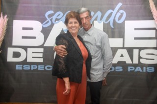 
<a style='margin-left: 5px;' class='btn btn-xs btn-social btn-facebook' href='https://www.facebook.com/sharer/sharer.php?u=https://galeramix.s01.web.getmuller.com.br/imagem/a118/800-800-90/conteudo/site_galerias/118/baile-13.jpg' rel='popup' data-width='500' data-height='400'><i class='fa fa-facebook'></i>Compartilhar <span class='hidden-xs'>no Facebook</span>
</a> 
<a class='btn btn-default btn-xs' target='_blank' href='imagem/a118/800-800-90/conteudo/site_galerias/118/baile-13.jpg'>
<span class='glyphicon glyphicon-cloud-download'></span> Salvar
</a>
