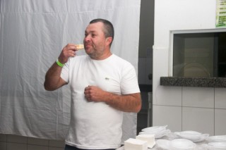 
<a style='margin-left: 5px;' class='btn btn-xs btn-social btn-facebook' href='https://www.facebook.com/sharer/sharer.php?u=https://galeramix.s01.web.getmuller.com.br/imagem/a118/800-800-90/conteudo/site_galerias/118/baile-133.jpg' rel='popup' data-width='500' data-height='400'><i class='fa fa-facebook'></i>Compartilhar <span class='hidden-xs'>no Facebook</span>
</a> 
<a class='btn btn-default btn-xs' target='_blank' href='imagem/a118/800-800-90/conteudo/site_galerias/118/baile-133.jpg'>
<span class='glyphicon glyphicon-cloud-download'></span> Salvar
</a>
