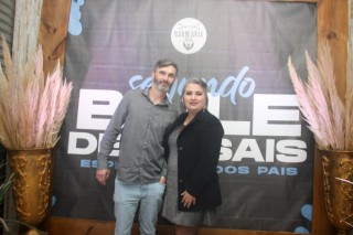 
<a style='margin-left: 5px;' class='btn btn-xs btn-social btn-facebook' href='https://www.facebook.com/sharer/sharer.php?u=https://galeramix.s01.web.getmuller.com.br/imagem/a118/800-800-90/conteudo/site_galerias/118/baile-135.jpg' rel='popup' data-width='500' data-height='400'><i class='fa fa-facebook'></i>Compartilhar <span class='hidden-xs'>no Facebook</span>
</a> 
<a class='btn btn-default btn-xs' target='_blank' href='imagem/a118/800-800-90/conteudo/site_galerias/118/baile-135.jpg'>
<span class='glyphicon glyphicon-cloud-download'></span> Salvar
</a>
