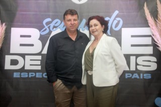 
<a style='margin-left: 5px;' class='btn btn-xs btn-social btn-facebook' href='https://www.facebook.com/sharer/sharer.php?u=https://galeramix.s01.web.getmuller.com.br/imagem/a118/800-800-90/conteudo/site_galerias/118/baile-14.jpg' rel='popup' data-width='500' data-height='400'><i class='fa fa-facebook'></i>Compartilhar <span class='hidden-xs'>no Facebook</span>
</a> 
<a class='btn btn-default btn-xs' target='_blank' href='imagem/a118/800-800-90/conteudo/site_galerias/118/baile-14.jpg'>
<span class='glyphicon glyphicon-cloud-download'></span> Salvar
</a>
