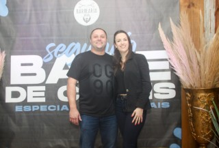 
<a style='margin-left: 5px;' class='btn btn-xs btn-social btn-facebook' href='https://www.facebook.com/sharer/sharer.php?u=https://galeramix.s01.web.getmuller.com.br/imagem/a118/800-800-90/conteudo/site_galerias/118/baile-15.jpg' rel='popup' data-width='500' data-height='400'><i class='fa fa-facebook'></i>Compartilhar <span class='hidden-xs'>no Facebook</span>
</a> 
<a class='btn btn-default btn-xs' target='_blank' href='imagem/a118/800-800-90/conteudo/site_galerias/118/baile-15.jpg'>
<span class='glyphicon glyphicon-cloud-download'></span> Salvar
</a>
