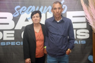 
<a style='margin-left: 5px;' class='btn btn-xs btn-social btn-facebook' href='https://www.facebook.com/sharer/sharer.php?u=https://galeramix.s01.web.getmuller.com.br/imagem/a118/800-800-90/conteudo/site_galerias/118/baile-19.jpg' rel='popup' data-width='500' data-height='400'><i class='fa fa-facebook'></i>Compartilhar <span class='hidden-xs'>no Facebook</span>
</a> 
<a class='btn btn-default btn-xs' target='_blank' href='imagem/a118/800-800-90/conteudo/site_galerias/118/baile-19.jpg'>
<span class='glyphicon glyphicon-cloud-download'></span> Salvar
</a>
