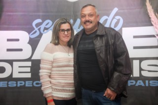 
<a style='margin-left: 5px;' class='btn btn-xs btn-social btn-facebook' href='https://www.facebook.com/sharer/sharer.php?u=https://galeramix.s01.web.getmuller.com.br/imagem/a118/800-800-90/conteudo/site_galerias/118/baile-22.jpg' rel='popup' data-width='500' data-height='400'><i class='fa fa-facebook'></i>Compartilhar <span class='hidden-xs'>no Facebook</span>
</a> 
<a class='btn btn-default btn-xs' target='_blank' href='imagem/a118/800-800-90/conteudo/site_galerias/118/baile-22.jpg'>
<span class='glyphicon glyphicon-cloud-download'></span> Salvar
</a>
