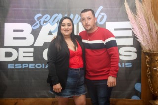 
<a style='margin-left: 5px;' class='btn btn-xs btn-social btn-facebook' href='https://www.facebook.com/sharer/sharer.php?u=https://galeramix.s01.web.getmuller.com.br/imagem/a118/800-800-90/conteudo/site_galerias/118/baile-23.jpg' rel='popup' data-width='500' data-height='400'><i class='fa fa-facebook'></i>Compartilhar <span class='hidden-xs'>no Facebook</span>
</a> 
<a class='btn btn-default btn-xs' target='_blank' href='imagem/a118/800-800-90/conteudo/site_galerias/118/baile-23.jpg'>
<span class='glyphicon glyphicon-cloud-download'></span> Salvar
</a>
