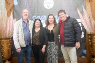 
<a style='margin-left: 5px;' class='btn btn-xs btn-social btn-facebook' href='https://www.facebook.com/sharer/sharer.php?u=https://galeramix.s01.web.getmuller.com.br/imagem/a118/800-800-90/conteudo/site_galerias/118/baile-28.jpg' rel='popup' data-width='500' data-height='400'><i class='fa fa-facebook'></i>Compartilhar <span class='hidden-xs'>no Facebook</span>
</a> 
<a class='btn btn-default btn-xs' target='_blank' href='imagem/a118/800-800-90/conteudo/site_galerias/118/baile-28.jpg'>
<span class='glyphicon glyphicon-cloud-download'></span> Salvar
</a>
