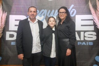 
<a style='margin-left: 5px;' class='btn btn-xs btn-social btn-facebook' href='https://www.facebook.com/sharer/sharer.php?u=https://galeramix.s01.web.getmuller.com.br/imagem/a118/800-800-90/conteudo/site_galerias/118/baile-43.jpg' rel='popup' data-width='500' data-height='400'><i class='fa fa-facebook'></i>Compartilhar <span class='hidden-xs'>no Facebook</span>
</a> 
<a class='btn btn-default btn-xs' target='_blank' href='imagem/a118/800-800-90/conteudo/site_galerias/118/baile-43.jpg'>
<span class='glyphicon glyphicon-cloud-download'></span> Salvar
</a>
