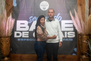 
<a style='margin-left: 5px;' class='btn btn-xs btn-social btn-facebook' href='https://www.facebook.com/sharer/sharer.php?u=https://galeramix.s01.web.getmuller.com.br/imagem/a118/800-800-90/conteudo/site_galerias/118/baile-46.jpg' rel='popup' data-width='500' data-height='400'><i class='fa fa-facebook'></i>Compartilhar <span class='hidden-xs'>no Facebook</span>
</a> 
<a class='btn btn-default btn-xs' target='_blank' href='imagem/a118/800-800-90/conteudo/site_galerias/118/baile-46.jpg'>
<span class='glyphicon glyphicon-cloud-download'></span> Salvar
</a>
