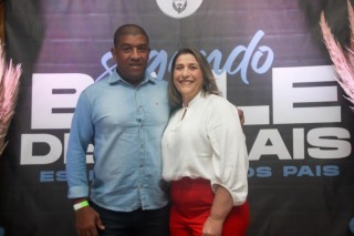 
<a style='margin-left: 5px;' class='btn btn-xs btn-social btn-facebook' href='https://www.facebook.com/sharer/sharer.php?u=https://galeramix.s01.web.getmuller.com.br/imagem/a118/800-800-90/conteudo/site_galerias/118/baile-5.jpg' rel='popup' data-width='500' data-height='400'><i class='fa fa-facebook'></i>Compartilhar <span class='hidden-xs'>no Facebook</span>
</a> 
<a class='btn btn-default btn-xs' target='_blank' href='imagem/a118/800-800-90/conteudo/site_galerias/118/baile-5.jpg'>
<span class='glyphicon glyphicon-cloud-download'></span> Salvar
</a>
