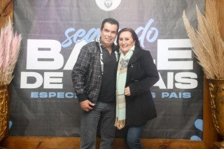 
<a style='margin-left: 5px;' class='btn btn-xs btn-social btn-facebook' href='https://www.facebook.com/sharer/sharer.php?u=https://galeramix.s01.web.getmuller.com.br/imagem/a118/800-800-90/conteudo/site_galerias/118/baile-57.jpg' rel='popup' data-width='500' data-height='400'><i class='fa fa-facebook'></i>Compartilhar <span class='hidden-xs'>no Facebook</span>
</a> 
<a class='btn btn-default btn-xs' target='_blank' href='imagem/a118/800-800-90/conteudo/site_galerias/118/baile-57.jpg'>
<span class='glyphicon glyphicon-cloud-download'></span> Salvar
</a>
