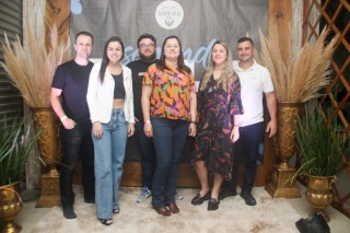 
<a style='margin-left: 5px;' class='btn btn-xs btn-social btn-facebook' href='https://www.facebook.com/sharer/sharer.php?u=https://galeramix.s01.web.getmuller.com.br/imagem/a118/800-800-90/conteudo/site_galerias/118/baile-62.jpg' rel='popup' data-width='500' data-height='400'><i class='fa fa-facebook'></i>Compartilhar <span class='hidden-xs'>no Facebook</span>
</a> 
<a class='btn btn-default btn-xs' target='_blank' href='imagem/a118/800-800-90/conteudo/site_galerias/118/baile-62.jpg'>
<span class='glyphicon glyphicon-cloud-download'></span> Salvar
</a>
