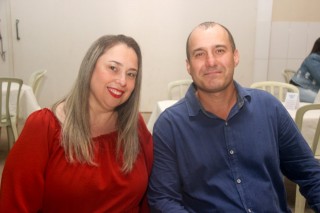 
<a style='margin-left: 5px;' class='btn btn-xs btn-social btn-facebook' href='https://www.facebook.com/sharer/sharer.php?u=https://galeramix.s01.web.getmuller.com.br/imagem/a118/800-800-90/conteudo/site_galerias/118/baile-63.jpg' rel='popup' data-width='500' data-height='400'><i class='fa fa-facebook'></i>Compartilhar <span class='hidden-xs'>no Facebook</span>
</a> 
<a class='btn btn-default btn-xs' target='_blank' href='imagem/a118/800-800-90/conteudo/site_galerias/118/baile-63.jpg'>
<span class='glyphicon glyphicon-cloud-download'></span> Salvar
</a>
