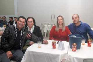 
<a style='margin-left: 5px;' class='btn btn-xs btn-social btn-facebook' href='https://www.facebook.com/sharer/sharer.php?u=https://galeramix.s01.web.getmuller.com.br/imagem/a118/800-800-90/conteudo/site_galerias/118/baile-64.jpg' rel='popup' data-width='500' data-height='400'><i class='fa fa-facebook'></i>Compartilhar <span class='hidden-xs'>no Facebook</span>
</a> 
<a class='btn btn-default btn-xs' target='_blank' href='imagem/a118/800-800-90/conteudo/site_galerias/118/baile-64.jpg'>
<span class='glyphicon glyphicon-cloud-download'></span> Salvar
</a>
