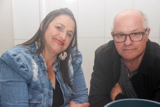 
<a style='margin-left: 5px;' class='btn btn-xs btn-social btn-facebook' href='https://www.facebook.com/sharer/sharer.php?u=https://galeramix.s01.web.getmuller.com.br/imagem/a118/800-800-90/conteudo/site_galerias/118/baile-66.jpg' rel='popup' data-width='500' data-height='400'><i class='fa fa-facebook'></i>Compartilhar <span class='hidden-xs'>no Facebook</span>
</a> 
<a class='btn btn-default btn-xs' target='_blank' href='imagem/a118/800-800-90/conteudo/site_galerias/118/baile-66.jpg'>
<span class='glyphicon glyphicon-cloud-download'></span> Salvar
</a>
