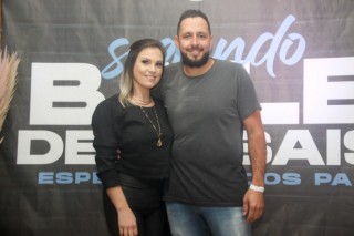 
<a style='margin-left: 5px;' class='btn btn-xs btn-social btn-facebook' href='https://www.facebook.com/sharer/sharer.php?u=https://galeramix.s01.web.getmuller.com.br/imagem/a118/800-800-90/conteudo/site_galerias/118/baile-70.jpg' rel='popup' data-width='500' data-height='400'><i class='fa fa-facebook'></i>Compartilhar <span class='hidden-xs'>no Facebook</span>
</a> 
<a class='btn btn-default btn-xs' target='_blank' href='imagem/a118/800-800-90/conteudo/site_galerias/118/baile-70.jpg'>
<span class='glyphicon glyphicon-cloud-download'></span> Salvar
</a>
