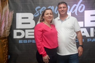 
<a style='margin-left: 5px;' class='btn btn-xs btn-social btn-facebook' href='https://www.facebook.com/sharer/sharer.php?u=https://galeramix.s01.web.getmuller.com.br/imagem/a118/800-800-90/conteudo/site_galerias/118/baile-72.jpg' rel='popup' data-width='500' data-height='400'><i class='fa fa-facebook'></i>Compartilhar <span class='hidden-xs'>no Facebook</span>
</a> 
<a class='btn btn-default btn-xs' target='_blank' href='imagem/a118/800-800-90/conteudo/site_galerias/118/baile-72.jpg'>
<span class='glyphicon glyphicon-cloud-download'></span> Salvar
</a>
