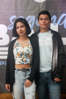 
<a style='margin-left: 5px;' class='btn btn-xs btn-social btn-facebook' href='https://www.facebook.com/sharer/sharer.php?u=https://galeramix.s01.web.getmuller.com.br/imagem/a118/800-800-90/conteudo/site_galerias/118/baile-8.jpg' rel='popup' data-width='500' data-height='400'><i class='fa fa-facebook'></i>Compartilhar <span class='hidden-xs'>no Facebook</span>
</a> 
<a class='btn btn-default btn-xs' target='_blank' href='imagem/a118/800-800-90/conteudo/site_galerias/118/baile-8.jpg'>
<span class='glyphicon glyphicon-cloud-download'></span> Salvar
</a>
