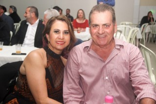 
<a style='margin-left: 5px;' class='btn btn-xs btn-social btn-facebook' href='https://www.facebook.com/sharer/sharer.php?u=https://galeramix.s01.web.getmuller.com.br/imagem/a118/800-800-90/conteudo/site_galerias/118/baile-80.jpg' rel='popup' data-width='500' data-height='400'><i class='fa fa-facebook'></i>Compartilhar <span class='hidden-xs'>no Facebook</span>
</a> 
<a class='btn btn-default btn-xs' target='_blank' href='imagem/a118/800-800-90/conteudo/site_galerias/118/baile-80.jpg'>
<span class='glyphicon glyphicon-cloud-download'></span> Salvar
</a>
