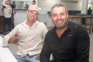 
<a style='margin-left: 5px;' class='btn btn-xs btn-social btn-facebook' href='https://www.facebook.com/sharer/sharer.php?u=https://galeramix.s01.web.getmuller.com.br/imagem/a118/800-800-90/conteudo/site_galerias/118/baile-82.jpg' rel='popup' data-width='500' data-height='400'><i class='fa fa-facebook'></i>Compartilhar <span class='hidden-xs'>no Facebook</span>
</a> 
<a class='btn btn-default btn-xs' target='_blank' href='imagem/a118/800-800-90/conteudo/site_galerias/118/baile-82.jpg'>
<span class='glyphicon glyphicon-cloud-download'></span> Salvar
</a>
