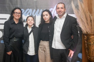 
<a style='margin-left: 5px;' class='btn btn-xs btn-social btn-facebook' href='https://www.facebook.com/sharer/sharer.php?u=https://galeramix.s01.web.getmuller.com.br/imagem/a118/800-800-90/conteudo/site_galerias/118/baile-90.jpg' rel='popup' data-width='500' data-height='400'><i class='fa fa-facebook'></i>Compartilhar <span class='hidden-xs'>no Facebook</span>
</a> 
<a class='btn btn-default btn-xs' target='_blank' href='imagem/a118/800-800-90/conteudo/site_galerias/118/baile-90.jpg'>
<span class='glyphicon glyphicon-cloud-download'></span> Salvar
</a>
