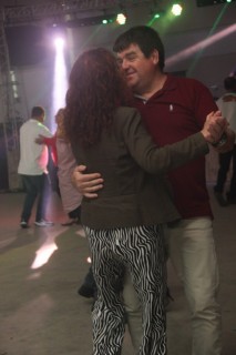 
<a style='margin-left: 5px;' class='btn btn-xs btn-social btn-facebook' href='https://www.facebook.com/sharer/sharer.php?u=https://galeramix.s01.web.getmuller.com.br/imagem/a118/800-800-90/conteudo/site_galerias/118/baile-94.jpg' rel='popup' data-width='500' data-height='400'><i class='fa fa-facebook'></i>Compartilhar <span class='hidden-xs'>no Facebook</span>
</a> 
<a class='btn btn-default btn-xs' target='_blank' href='imagem/a118/800-800-90/conteudo/site_galerias/118/baile-94.jpg'>
<span class='glyphicon glyphicon-cloud-download'></span> Salvar
</a>
