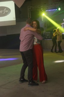 
<a style='margin-left: 5px;' class='btn btn-xs btn-social btn-facebook' href='https://www.facebook.com/sharer/sharer.php?u=https://galeramix.s01.web.getmuller.com.br/imagem/a118/800-800-90/conteudo/site_galerias/118/baile-97.jpg' rel='popup' data-width='500' data-height='400'><i class='fa fa-facebook'></i>Compartilhar <span class='hidden-xs'>no Facebook</span>
</a> 
<a class='btn btn-default btn-xs' target='_blank' href='imagem/a118/800-800-90/conteudo/site_galerias/118/baile-97.jpg'>
<span class='glyphicon glyphicon-cloud-download'></span> Salvar
</a>
