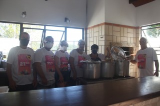 
<a style='margin-left: 5px;' class='btn btn-xs btn-social btn-facebook' href='https://www.facebook.com/sharer/sharer.php?u=https://galeramix.s01.web.getmuller.com.br/imagem/a119/800-800-90/conteudo/site_galerias/119/deseferrujem-39.jpg' rel='popup' data-width='500' data-height='400'><i class='fa fa-facebook'></i>Compartilhar <span class='hidden-xs'>no Facebook</span>
</a> 
<a class='btn btn-default btn-xs' target='_blank' href='imagem/a119/800-800-90/conteudo/site_galerias/119/deseferrujem-39.jpg'>
<span class='glyphicon glyphicon-cloud-download'></span> Salvar
</a>
