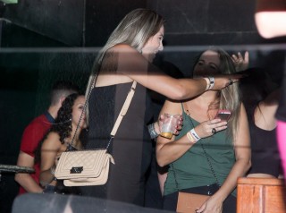 
<a style='margin-left: 5px;' class='btn btn-xs btn-social btn-facebook' href='https://www.facebook.com/sharer/sharer.php?u=https://galeramix.s01.web.getmuller.com.br/imagem/a12/800-800-90/conteudo/site_galerias/12/img1568.jpg' rel='popup' data-width='500' data-height='400'><i class='fa fa-facebook'></i>Compartilhar <span class='hidden-xs'>no Facebook</span>
</a> 
<a class='btn btn-default btn-xs' target='_blank' href='imagem/a12/800-800-90/conteudo/site_galerias/12/img1568.jpg'>
<span class='glyphicon glyphicon-cloud-download'></span> Salvar
</a>
