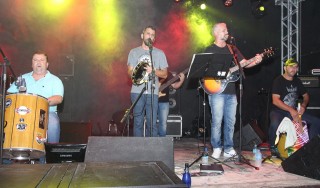 
<a style='margin-left: 5px;' class='btn btn-xs btn-social btn-facebook' href='https://www.facebook.com/sharer/sharer.php?u=https://galeramix.s01.web.getmuller.com.br/imagem/a12/800-800-90/conteudo/site_galerias/12/img1581.jpg' rel='popup' data-width='500' data-height='400'><i class='fa fa-facebook'></i>Compartilhar <span class='hidden-xs'>no Facebook</span>
</a> 
<a class='btn btn-default btn-xs' target='_blank' href='imagem/a12/800-800-90/conteudo/site_galerias/12/img1581.jpg'>
<span class='glyphicon glyphicon-cloud-download'></span> Salvar
</a>
