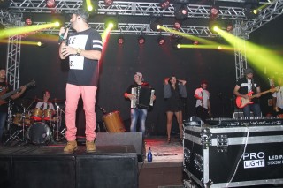 
<a style='margin-left: 5px;' class='btn btn-xs btn-social btn-facebook' href='https://www.facebook.com/sharer/sharer.php?u=https://galeramix.s01.web.getmuller.com.br/imagem/a12/800-800-90/conteudo/site_galerias/12/img1621.jpg' rel='popup' data-width='500' data-height='400'><i class='fa fa-facebook'></i>Compartilhar <span class='hidden-xs'>no Facebook</span>
</a> 
<a class='btn btn-default btn-xs' target='_blank' href='imagem/a12/800-800-90/conteudo/site_galerias/12/img1621.jpg'>
<span class='glyphicon glyphicon-cloud-download'></span> Salvar
</a>
