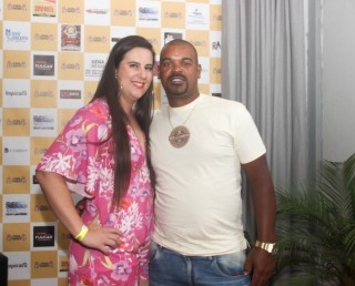 
<a style='margin-left: 5px;' class='btn btn-xs btn-social btn-facebook' href='https://www.facebook.com/sharer/sharer.php?u=https://galeramix.s01.web.getmuller.com.br/imagem/a120/800-800-90/conteudo/site_galerias/120/e-hoje-que-eu-volto-amanha-11.jpg' rel='popup' data-width='500' data-height='400'><i class='fa fa-facebook'></i>Compartilhar <span class='hidden-xs'>no Facebook</span>
</a> 
<a class='btn btn-default btn-xs' target='_blank' href='imagem/a120/800-800-90/conteudo/site_galerias/120/e-hoje-que-eu-volto-amanha-11.jpg'>
<span class='glyphicon glyphicon-cloud-download'></span> Salvar
</a>
