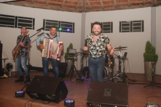 
<a style='margin-left: 5px;' class='btn btn-xs btn-social btn-facebook' href='https://www.facebook.com/sharer/sharer.php?u=https://galeramix.s01.web.getmuller.com.br/imagem/a120/800-800-90/conteudo/site_galerias/120/e-hoje-que-eu-volto-amanha-112.jpg' rel='popup' data-width='500' data-height='400'><i class='fa fa-facebook'></i>Compartilhar <span class='hidden-xs'>no Facebook</span>
</a> 
<a class='btn btn-default btn-xs' target='_blank' href='imagem/a120/800-800-90/conteudo/site_galerias/120/e-hoje-que-eu-volto-amanha-112.jpg'>
<span class='glyphicon glyphicon-cloud-download'></span> Salvar
</a>
