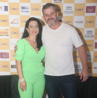 
<a style='margin-left: 5px;' class='btn btn-xs btn-social btn-facebook' href='https://www.facebook.com/sharer/sharer.php?u=https://galeramix.s01.web.getmuller.com.br/imagem/a120/800-800-90/conteudo/site_galerias/120/e-hoje-que-eu-volto-amanha-116.jpg' rel='popup' data-width='500' data-height='400'><i class='fa fa-facebook'></i>Compartilhar <span class='hidden-xs'>no Facebook</span>
</a> 
<a class='btn btn-default btn-xs' target='_blank' href='imagem/a120/800-800-90/conteudo/site_galerias/120/e-hoje-que-eu-volto-amanha-116.jpg'>
<span class='glyphicon glyphicon-cloud-download'></span> Salvar
</a>
