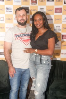 
<a style='margin-left: 5px;' class='btn btn-xs btn-social btn-facebook' href='https://www.facebook.com/sharer/sharer.php?u=https://galeramix.s01.web.getmuller.com.br/imagem/a120/800-800-90/conteudo/site_galerias/120/e-hoje-que-eu-volto-amanha-120.jpg' rel='popup' data-width='500' data-height='400'><i class='fa fa-facebook'></i>Compartilhar <span class='hidden-xs'>no Facebook</span>
</a> 
<a class='btn btn-default btn-xs' target='_blank' href='imagem/a120/800-800-90/conteudo/site_galerias/120/e-hoje-que-eu-volto-amanha-120.jpg'>
<span class='glyphicon glyphicon-cloud-download'></span> Salvar
</a>
