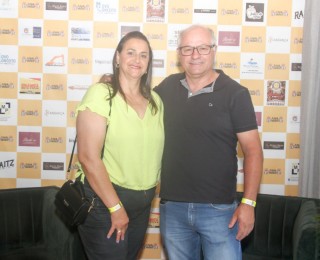 
<a style='margin-left: 5px;' class='btn btn-xs btn-social btn-facebook' href='https://www.facebook.com/sharer/sharer.php?u=https://galeramix.s01.web.getmuller.com.br/imagem/a120/800-800-90/conteudo/site_galerias/120/e-hoje-que-eu-volto-amanha-123.jpg' rel='popup' data-width='500' data-height='400'><i class='fa fa-facebook'></i>Compartilhar <span class='hidden-xs'>no Facebook</span>
</a> 
<a class='btn btn-default btn-xs' target='_blank' href='imagem/a120/800-800-90/conteudo/site_galerias/120/e-hoje-que-eu-volto-amanha-123.jpg'>
<span class='glyphicon glyphicon-cloud-download'></span> Salvar
</a>
