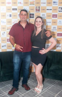 
<a style='margin-left: 5px;' class='btn btn-xs btn-social btn-facebook' href='https://www.facebook.com/sharer/sharer.php?u=https://galeramix.s01.web.getmuller.com.br/imagem/a120/800-800-90/conteudo/site_galerias/120/e-hoje-que-eu-volto-amanha-124.jpg' rel='popup' data-width='500' data-height='400'><i class='fa fa-facebook'></i>Compartilhar <span class='hidden-xs'>no Facebook</span>
</a> 
<a class='btn btn-default btn-xs' target='_blank' href='imagem/a120/800-800-90/conteudo/site_galerias/120/e-hoje-que-eu-volto-amanha-124.jpg'>
<span class='glyphicon glyphicon-cloud-download'></span> Salvar
</a>
