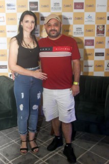 
<a style='margin-left: 5px;' class='btn btn-xs btn-social btn-facebook' href='https://www.facebook.com/sharer/sharer.php?u=https://galeramix.s01.web.getmuller.com.br/imagem/a120/800-800-90/conteudo/site_galerias/120/e-hoje-que-eu-volto-amanha-125.jpg' rel='popup' data-width='500' data-height='400'><i class='fa fa-facebook'></i>Compartilhar <span class='hidden-xs'>no Facebook</span>
</a> 
<a class='btn btn-default btn-xs' target='_blank' href='imagem/a120/800-800-90/conteudo/site_galerias/120/e-hoje-que-eu-volto-amanha-125.jpg'>
<span class='glyphicon glyphicon-cloud-download'></span> Salvar
</a>
