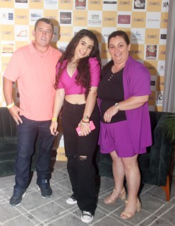 
<a style='margin-left: 5px;' class='btn btn-xs btn-social btn-facebook' href='https://www.facebook.com/sharer/sharer.php?u=https://galeramix.s01.web.getmuller.com.br/imagem/a120/800-800-90/conteudo/site_galerias/120/e-hoje-que-eu-volto-amanha-137.jpg' rel='popup' data-width='500' data-height='400'><i class='fa fa-facebook'></i>Compartilhar <span class='hidden-xs'>no Facebook</span>
</a> 
<a class='btn btn-default btn-xs' target='_blank' href='imagem/a120/800-800-90/conteudo/site_galerias/120/e-hoje-que-eu-volto-amanha-137.jpg'>
<span class='glyphicon glyphicon-cloud-download'></span> Salvar
</a>
