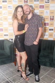 
<a style='margin-left: 5px;' class='btn btn-xs btn-social btn-facebook' href='https://www.facebook.com/sharer/sharer.php?u=https://galeramix.s01.web.getmuller.com.br/imagem/a120/800-800-90/conteudo/site_galerias/120/e-hoje-que-eu-volto-amanha-139.jpg' rel='popup' data-width='500' data-height='400'><i class='fa fa-facebook'></i>Compartilhar <span class='hidden-xs'>no Facebook</span>
</a> 
<a class='btn btn-default btn-xs' target='_blank' href='imagem/a120/800-800-90/conteudo/site_galerias/120/e-hoje-que-eu-volto-amanha-139.jpg'>
<span class='glyphicon glyphicon-cloud-download'></span> Salvar
</a>
