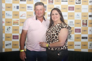 
<a style='margin-left: 5px;' class='btn btn-xs btn-social btn-facebook' href='https://www.facebook.com/sharer/sharer.php?u=https://galeramix.s01.web.getmuller.com.br/imagem/a120/800-800-90/conteudo/site_galerias/120/e-hoje-que-eu-volto-amanha-151.jpg' rel='popup' data-width='500' data-height='400'><i class='fa fa-facebook'></i>Compartilhar <span class='hidden-xs'>no Facebook</span>
</a> 
<a class='btn btn-default btn-xs' target='_blank' href='imagem/a120/800-800-90/conteudo/site_galerias/120/e-hoje-que-eu-volto-amanha-151.jpg'>
<span class='glyphicon glyphicon-cloud-download'></span> Salvar
</a>
