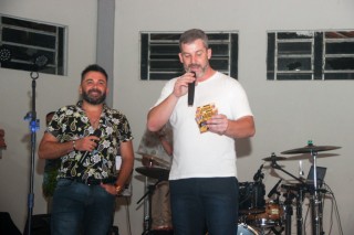 
<a style='margin-left: 5px;' class='btn btn-xs btn-social btn-facebook' href='https://www.facebook.com/sharer/sharer.php?u=https://galeramix.s01.web.getmuller.com.br/imagem/a120/800-800-90/conteudo/site_galerias/120/e-hoje-que-eu-volto-amanha-153.jpg' rel='popup' data-width='500' data-height='400'><i class='fa fa-facebook'></i>Compartilhar <span class='hidden-xs'>no Facebook</span>
</a> 
<a class='btn btn-default btn-xs' target='_blank' href='imagem/a120/800-800-90/conteudo/site_galerias/120/e-hoje-que-eu-volto-amanha-153.jpg'>
<span class='glyphicon glyphicon-cloud-download'></span> Salvar
</a>
