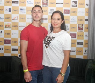 
<a style='margin-left: 5px;' class='btn btn-xs btn-social btn-facebook' href='https://www.facebook.com/sharer/sharer.php?u=https://galeramix.s01.web.getmuller.com.br/imagem/a120/800-800-90/conteudo/site_galerias/120/e-hoje-que-eu-volto-amanha-159.jpg' rel='popup' data-width='500' data-height='400'><i class='fa fa-facebook'></i>Compartilhar <span class='hidden-xs'>no Facebook</span>
</a> 
<a class='btn btn-default btn-xs' target='_blank' href='imagem/a120/800-800-90/conteudo/site_galerias/120/e-hoje-que-eu-volto-amanha-159.jpg'>
<span class='glyphicon glyphicon-cloud-download'></span> Salvar
</a>
