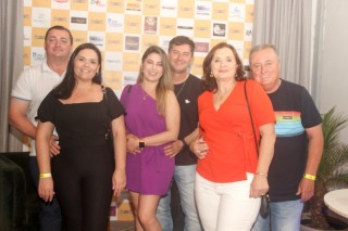 
<a style='margin-left: 5px;' class='btn btn-xs btn-social btn-facebook' href='https://www.facebook.com/sharer/sharer.php?u=https://galeramix.s01.web.getmuller.com.br/imagem/a120/800-800-90/conteudo/site_galerias/120/e-hoje-que-eu-volto-amanha-16.jpg' rel='popup' data-width='500' data-height='400'><i class='fa fa-facebook'></i>Compartilhar <span class='hidden-xs'>no Facebook</span>
</a> 
<a class='btn btn-default btn-xs' target='_blank' href='imagem/a120/800-800-90/conteudo/site_galerias/120/e-hoje-que-eu-volto-amanha-16.jpg'>
<span class='glyphicon glyphicon-cloud-download'></span> Salvar
</a>
