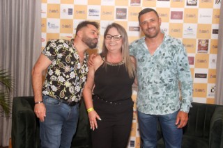 
<a style='margin-left: 5px;' class='btn btn-xs btn-social btn-facebook' href='https://www.facebook.com/sharer/sharer.php?u=https://galeramix.s01.web.getmuller.com.br/imagem/a120/800-800-90/conteudo/site_galerias/120/e-hoje-que-eu-volto-amanha-169.jpg' rel='popup' data-width='500' data-height='400'><i class='fa fa-facebook'></i>Compartilhar <span class='hidden-xs'>no Facebook</span>
</a> 
<a class='btn btn-default btn-xs' target='_blank' href='imagem/a120/800-800-90/conteudo/site_galerias/120/e-hoje-que-eu-volto-amanha-169.jpg'>
<span class='glyphicon glyphicon-cloud-download'></span> Salvar
</a>
